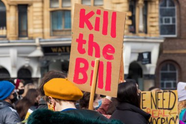 Newcastle on Tyne UK: 3 Nisan 2021: Kill the Bill protestosu Newcastle, Kuzey İngiltere 'de protesto hakkı için. Sosyal mesafeli barışçıl gösteri