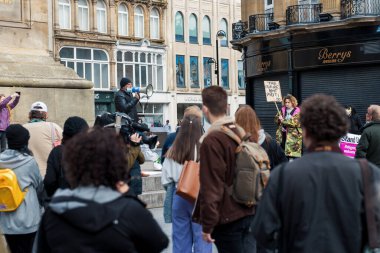 Newcastle on Tyne UK: 3 Nisan 2021: Kill the Bill protestosu Newcastle, Kuzey İngiltere 'de protesto hakkı için. Sosyal mesafeli barışçıl gösteri