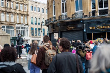 Newcastle on Tyne UK: 3 Nisan 2021: Kill the Bill protestosu Newcastle, Kuzey İngiltere 'de protesto hakkı için. Sosyal mesafeli barışçıl gösteri
