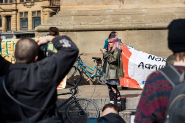 Newcastle on Tyne UK: 3 Nisan 2021: Kill the Bill protestosu Newcastle, Kuzey İngiltere 'de protesto hakkı için. Sosyal mesafeli barışçıl gösteri