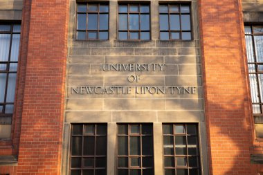Newcastle on Tyne UK: 17 Kasım 2025: Newcastle Üniversitesi mimarisi ve akademik atmosferini gözler önüne seriyor