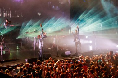 Edinburgh İskoçya: 10 Temmuz 2014. The National (grup) Usher Hall 'da canlı yayında. Matt Berninger, Aaron Dessner; Bryce Dessner; Bryan Devendorf; Scott Devendorf