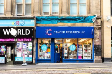 Tyne UK 'deki Newcastle: 17 Kasım 2025: Grainger Caddesi' ndeki Kanser Araştırmaları İngiltere 'nin dış mağazası