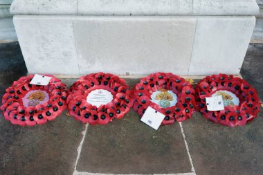 Tyne UK 'deki Newcastle: 17 Kasım 2025: Newcastle' daki anma etkinliği, önemli bir günde hayatını kaybeden kahramanların anısına bir anıta çelenk bırakıldığını gösteriyor