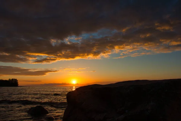 Ein Sonnenuntergang Der Ostseeküste Der Sowohl Dem Himmel Mit Wolken — Stockfoto