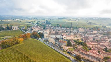 Saint Emilion kasabasının havadan görünüşü, Fransa
