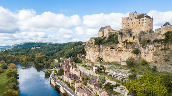 Beynac et cazenac kasabasının hava manzarası, Fransa