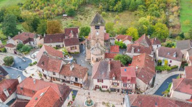 Dordogne, Fransa 'daki ortaçağ kasabasının havadan görünüşü