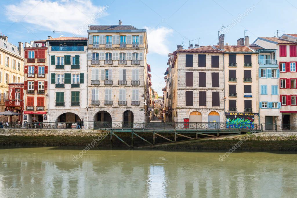 Bayonne, Francia. 5 de octubre de 2020 vistas de la ciudad medieval de