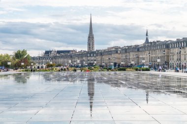 Bordeaux, Fransa. 8 Ekim 2020: Fransa 'nın Bordeaux şehrinin sokak manzarası