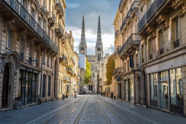 Bordeaux, Fransa. 8 Ekim 2020: Fransa 'nın Bordeaux şehrinin sokak manzarası