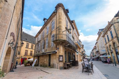 Sarlat la caneda, Fransa. 9 Ekim 2020: Sarlat la Caneda 'nın eski şehri, Fransa