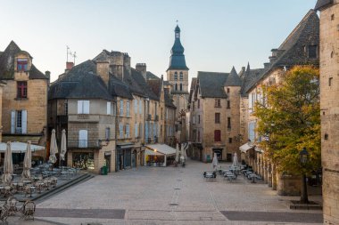 Sarlat la caneda, Fransa. 9 Ekim 2020: Sarlat la Caneda 'nın eski şehri, Fransa