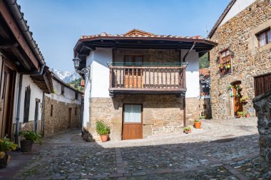 İspanya 'da geleneksel taş evler