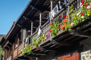 İspanya 'da geleneksel taş evler