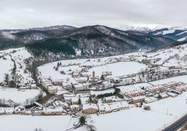 otxandio basque kasabasının hava görüntüsü