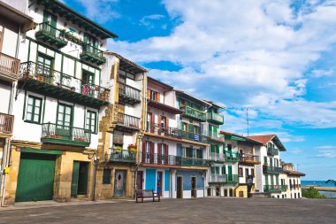 Hondarribia şehrinin renkli sokakları, İspanya