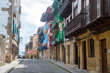 Hondarribia şehrinin renkli sokakları, İspanya