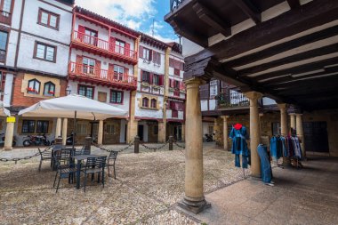 Hondarribia şehrinin renkli sokakları, İspanya