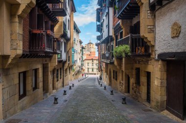 Hondarribia şehrinin renkli sokakları, İspanya