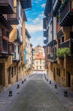 Hondarribia şehrinin renkli sokakları, İspanya