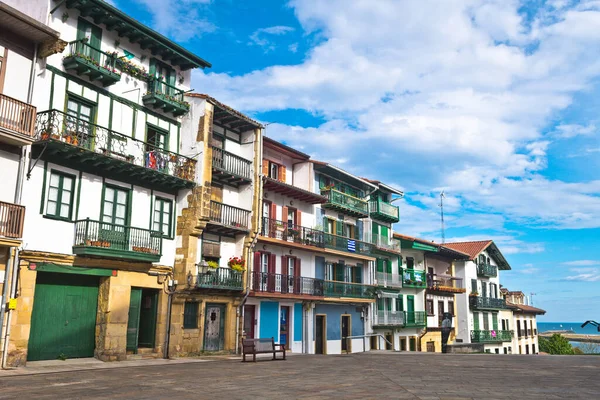 Hondarribia şehrinin renkli sokakları, İspanya