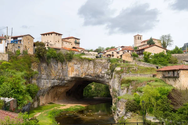 Ortaçağ şehri Orbaneja del Castillo, İspanya