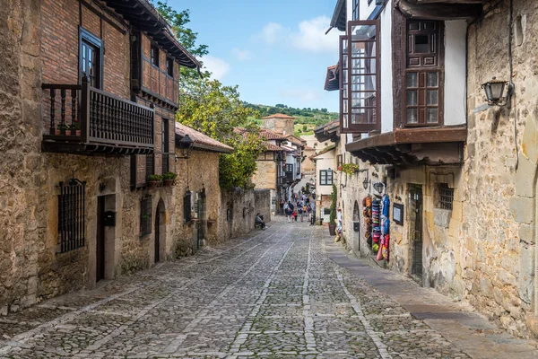 Santillana del mar 'ın güzel sokakları, İspanya