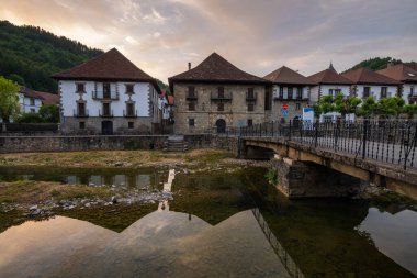 Navarre Pyrenes, İspanya 'nın geleneksel otsagabia kasabası.