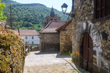 Navarre Pyrenes, İspanya 'nın geleneksel otsagabia kasabası.