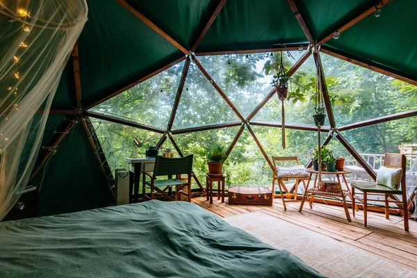 Gorbea Espanha Julho 2021 Dentro Uma Barraca Cúpula Floresta — Fotografia de Stock