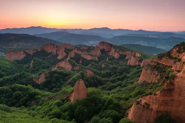 西班牙马都拉斯砂岩山全景 — 图库照片