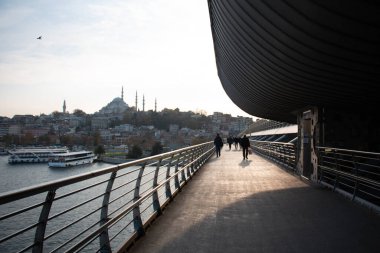 7 Kasım 2020 İstanbul / Türkiye Haliç metro köprüsü ve Süleyman Camii