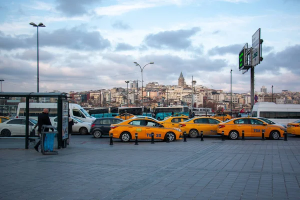 7 Aralık 2020 İstanbul / Türkiye Eminonu Meydanı ve karayolu trafiği
