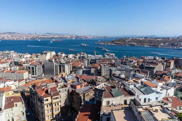 7 Mart 2021 İstanbul - Galata Kulesi 'nden İstanbul' un muhteşem manzarası. Tüm şehirler ve önemli yapılar görünür..