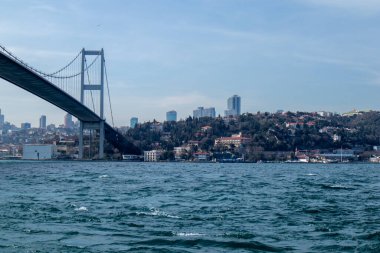 2 Mart 2021 İstanbul - Türkiye 15 Temmuz Şehitler Köprüsü ve İstanbul manzarası