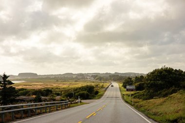 akşam güneşin Norveç yol