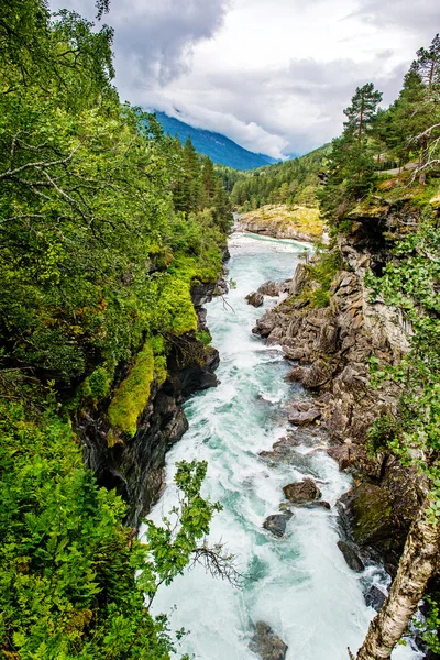 Norveç 'te nehir — Stok fotoğraf