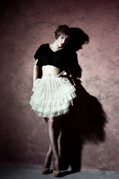 在芭蕾短裙的年轻女子 — 图库照片
