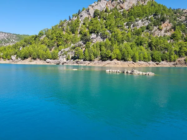 Paisaje Marino Sobre Telón Fondo Las Montañas Día Soleado Sin — Foto de Stock