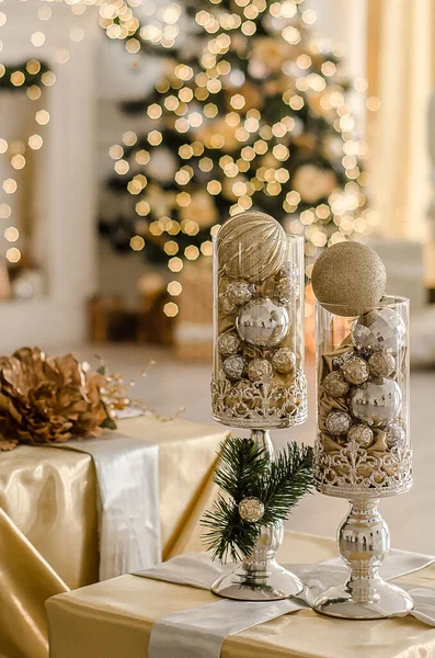 Decoraciones de Navidad - copas de vino retro — Foto de Stock