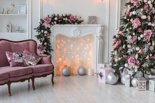 Habitación de Año Nuevo con decoración de Navidad — Foto de Stock
