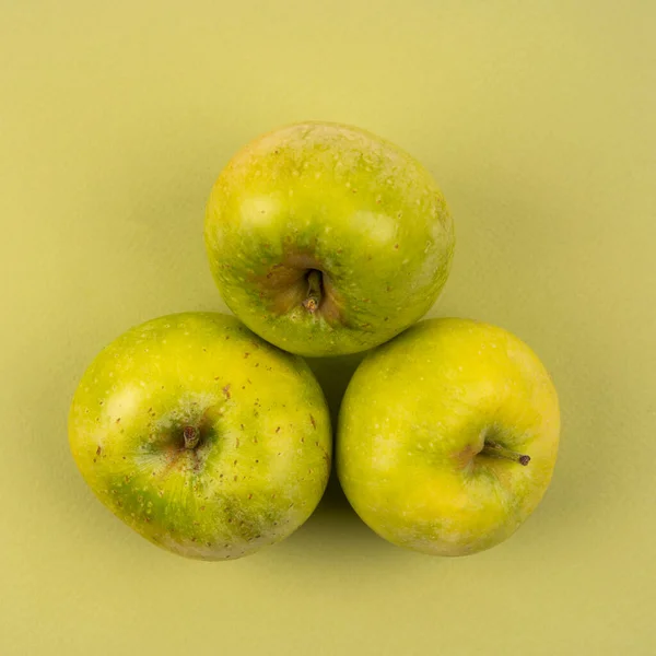 Зеленое яблоко - Свежие фрукты — стоковое фото