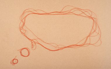 Karton arka planda konuşma ipliği balonu