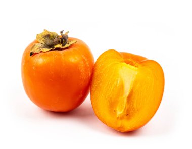 Olgun taze hurma ve yalıtılmış meyve dilimleri.