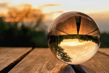 Mercek merceği yaratıcı fotoğraf, sonbahar manzarası yansıması