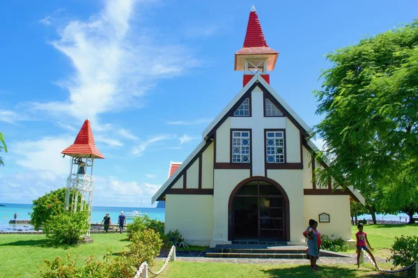 Cap Malheureux, Mauritius - 29.2.2020: Mauritian kuzey kıyısındaki ünlü Hristiyan kilisesi
