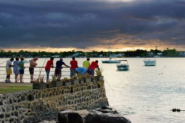 Grand Baie Isla Mauricio 2020 Grupo Pescadores Costa Atardecer —  Fotos de Stock