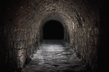 Ürkütücü yeraltı, eski kale mahzeni