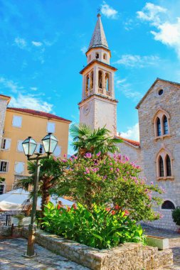 Karadağ 'ın tarihi Budva kentinin merkezine bakın